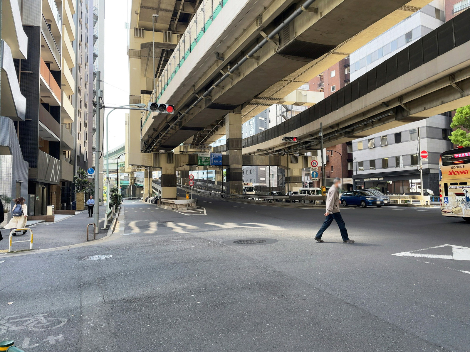 前面の水天宮通り