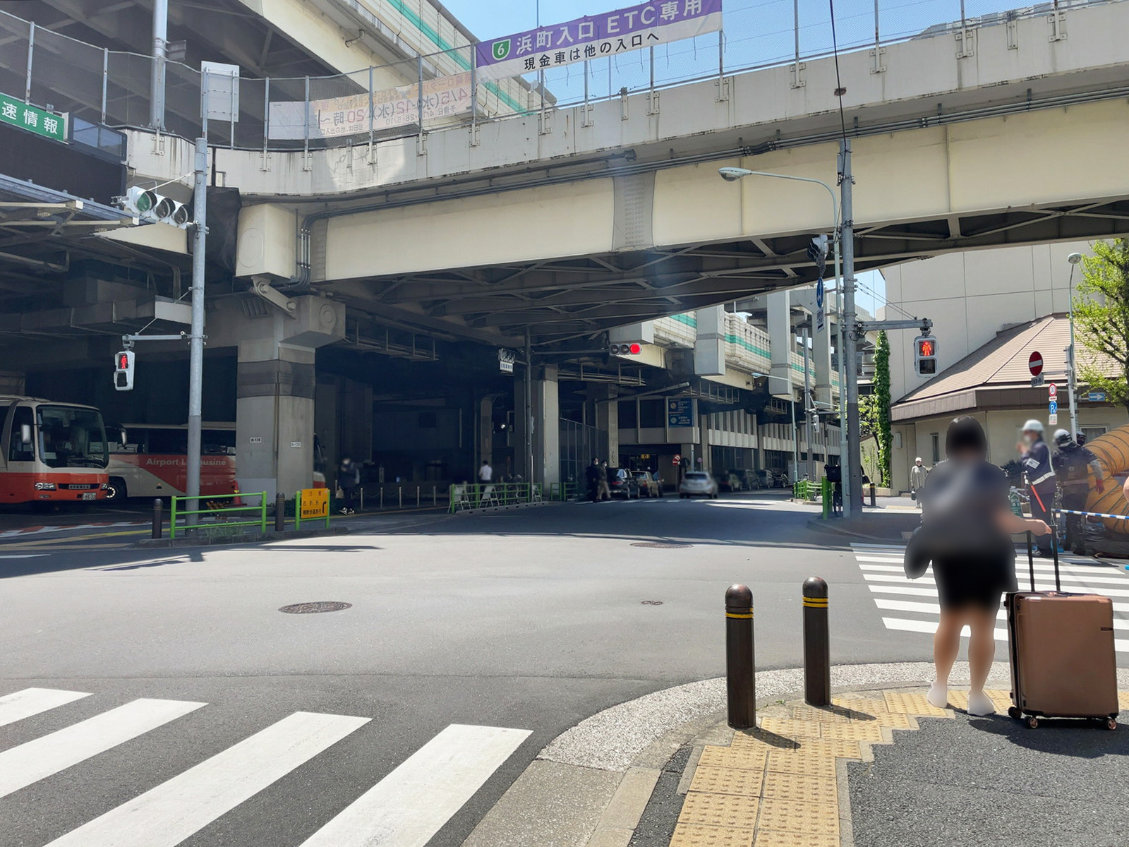 丸松陶器ビル前面の通り