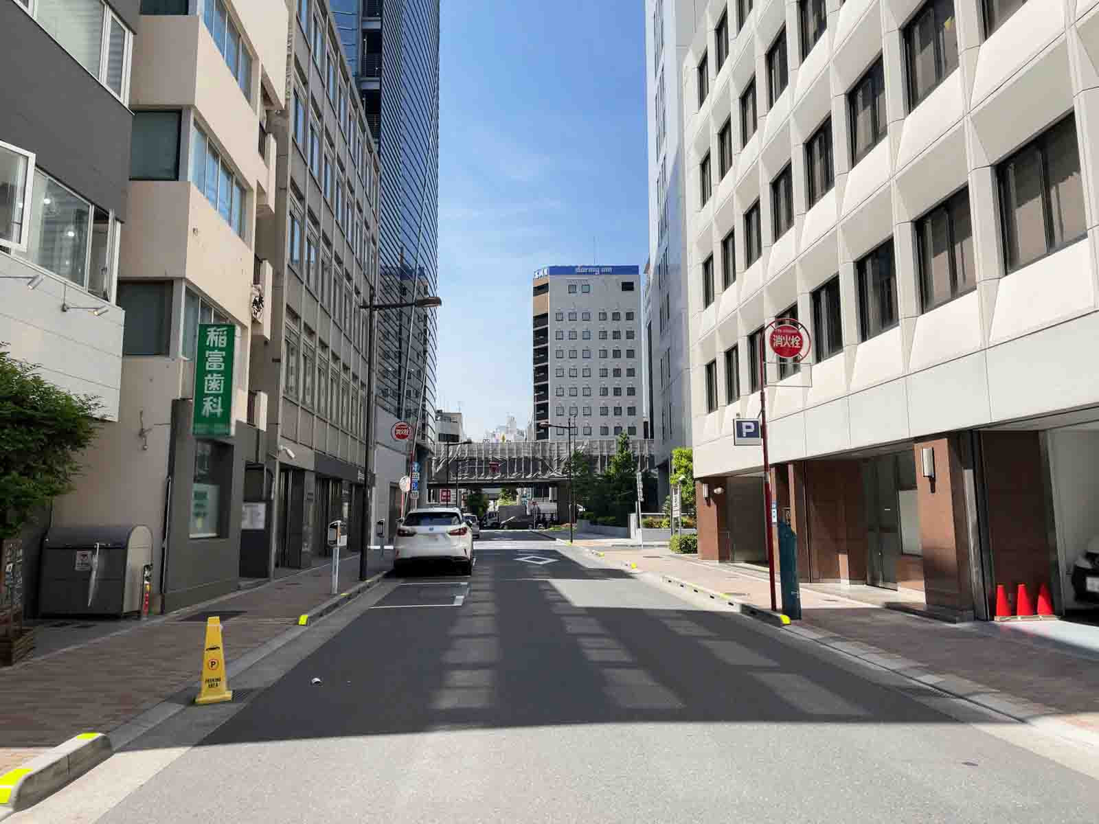 江口ビル前面の通り