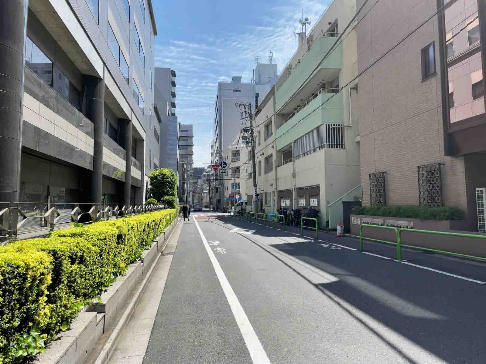 ヒューリック東上野三丁目ビル前面の通り