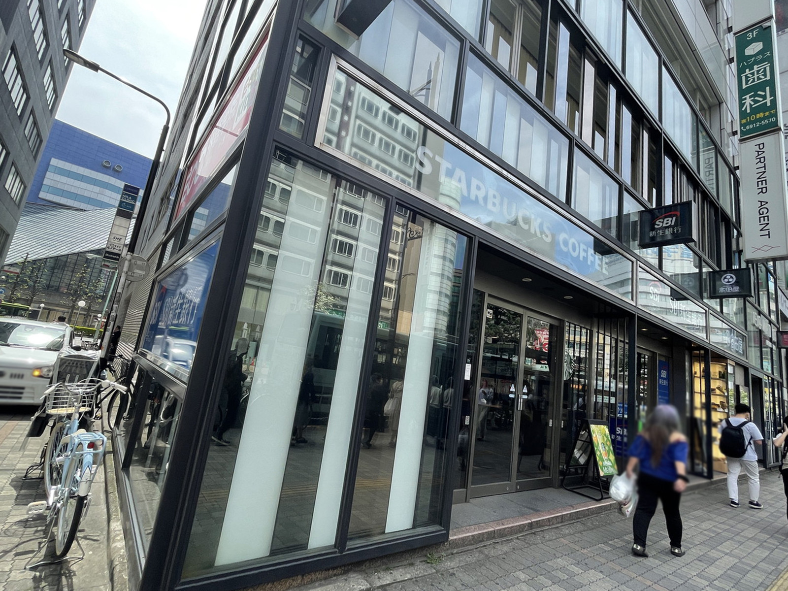 徒歩1分のスターバックスコーヒー池袋西口店