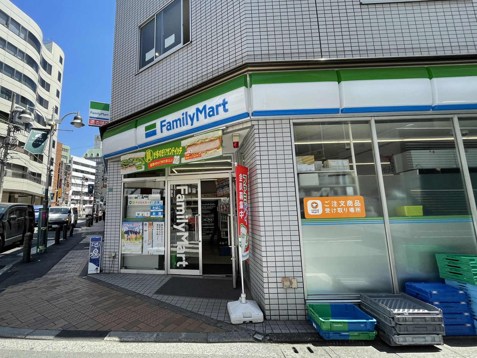 徒歩1分のファミリーマート立教通り店