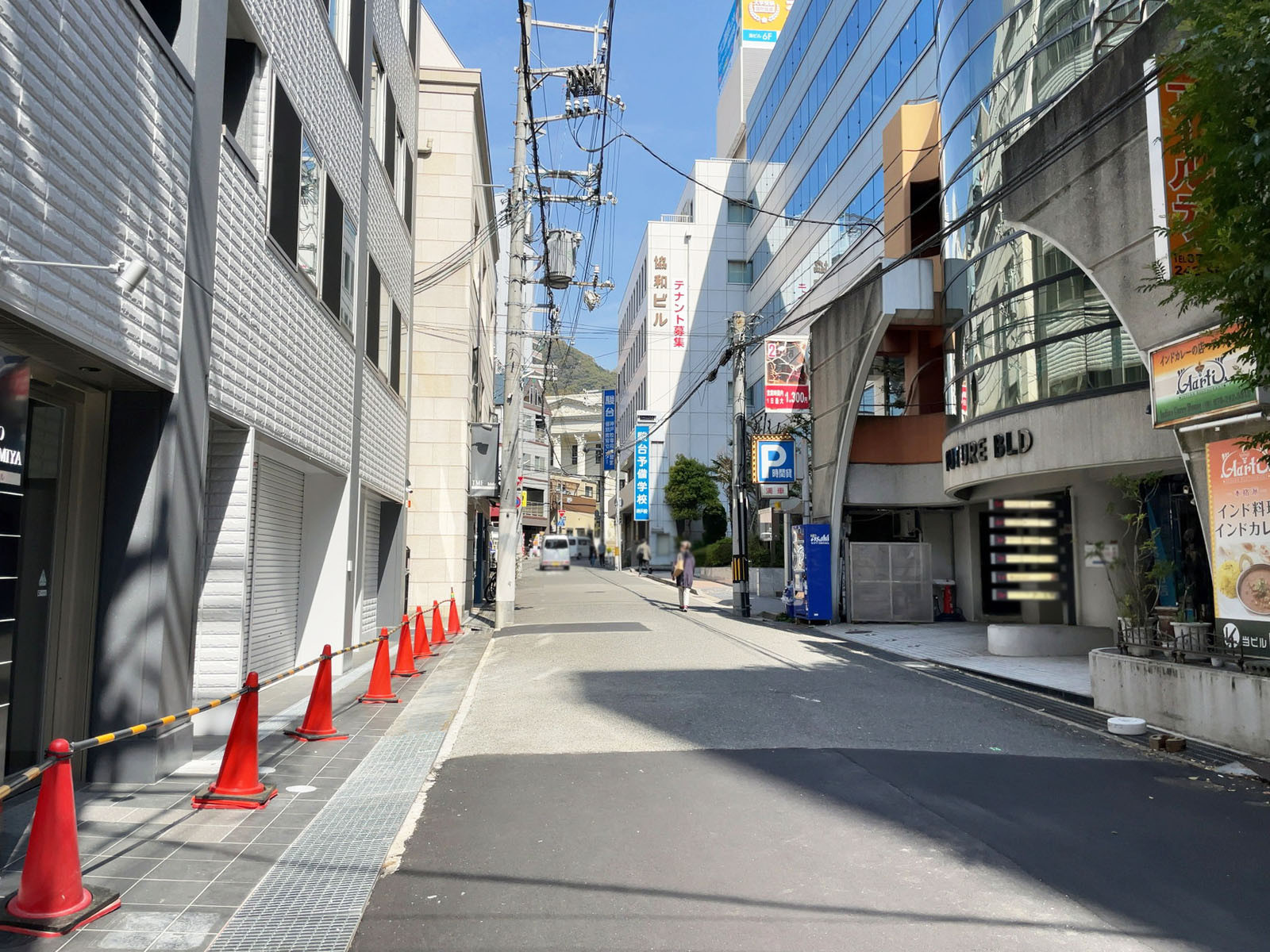 サンデンビル前面の通り