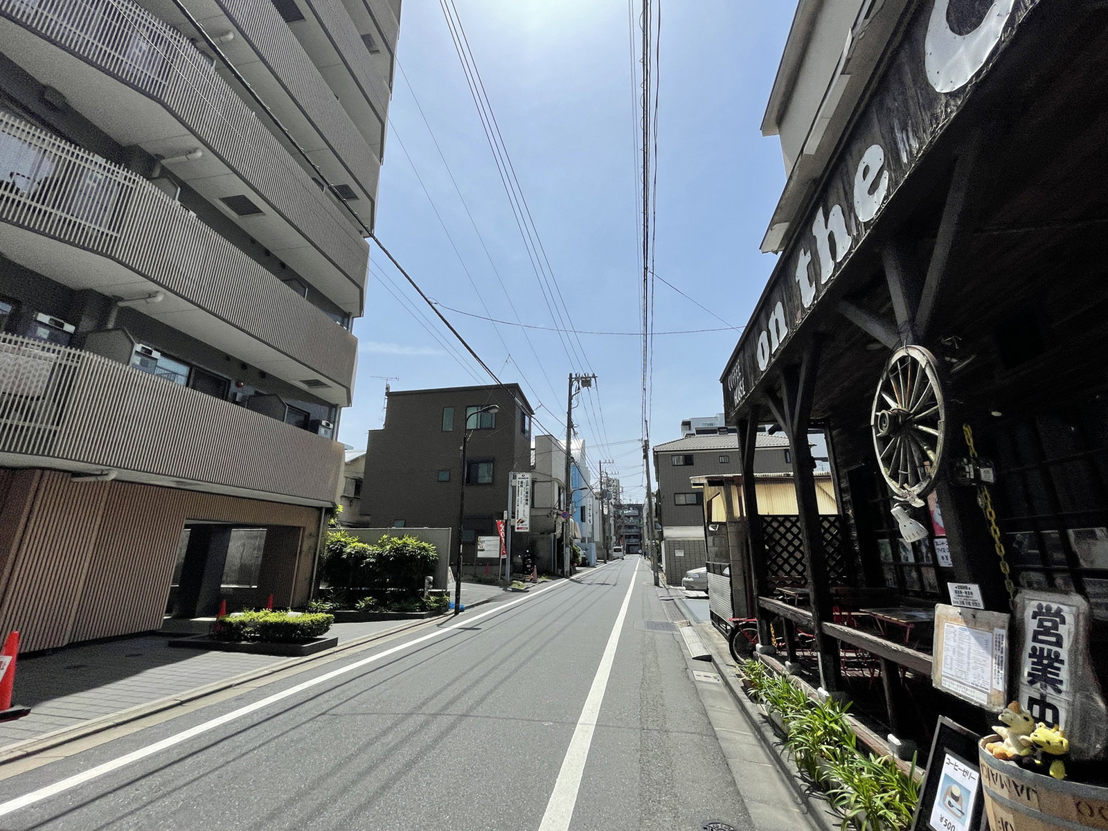 三田村ビル前面の通り