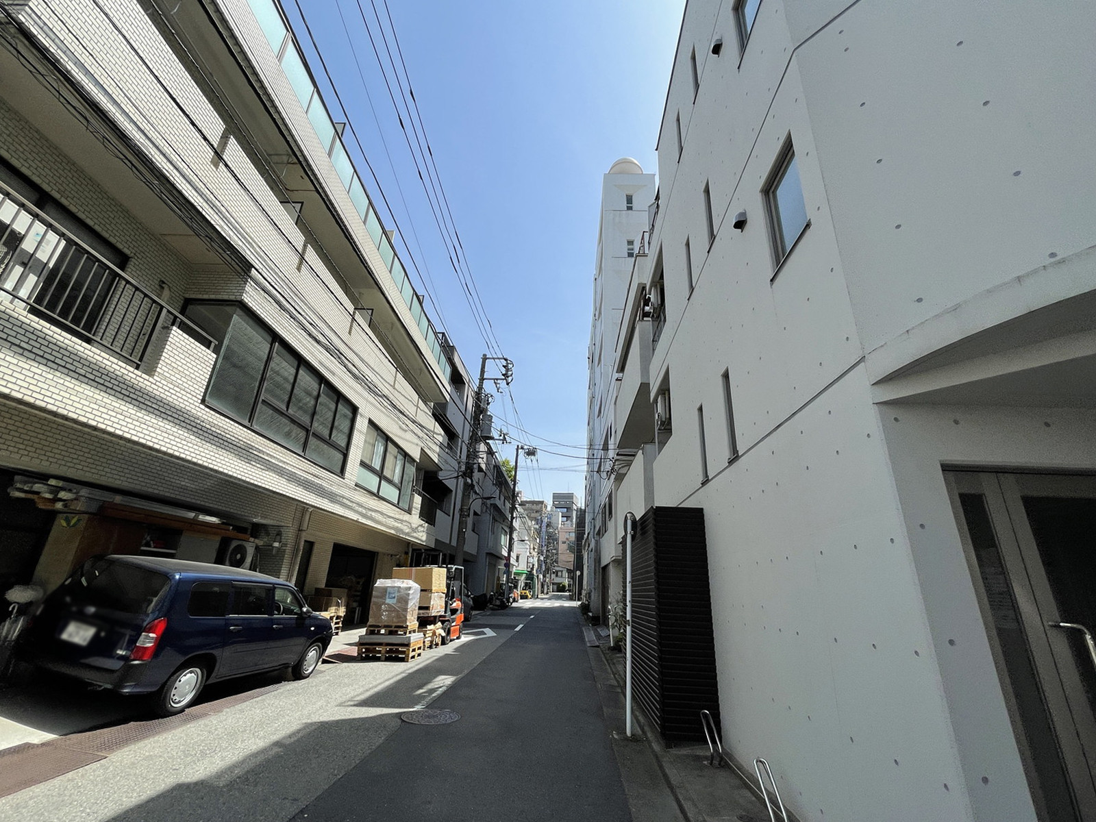 TYKビル前面の通り