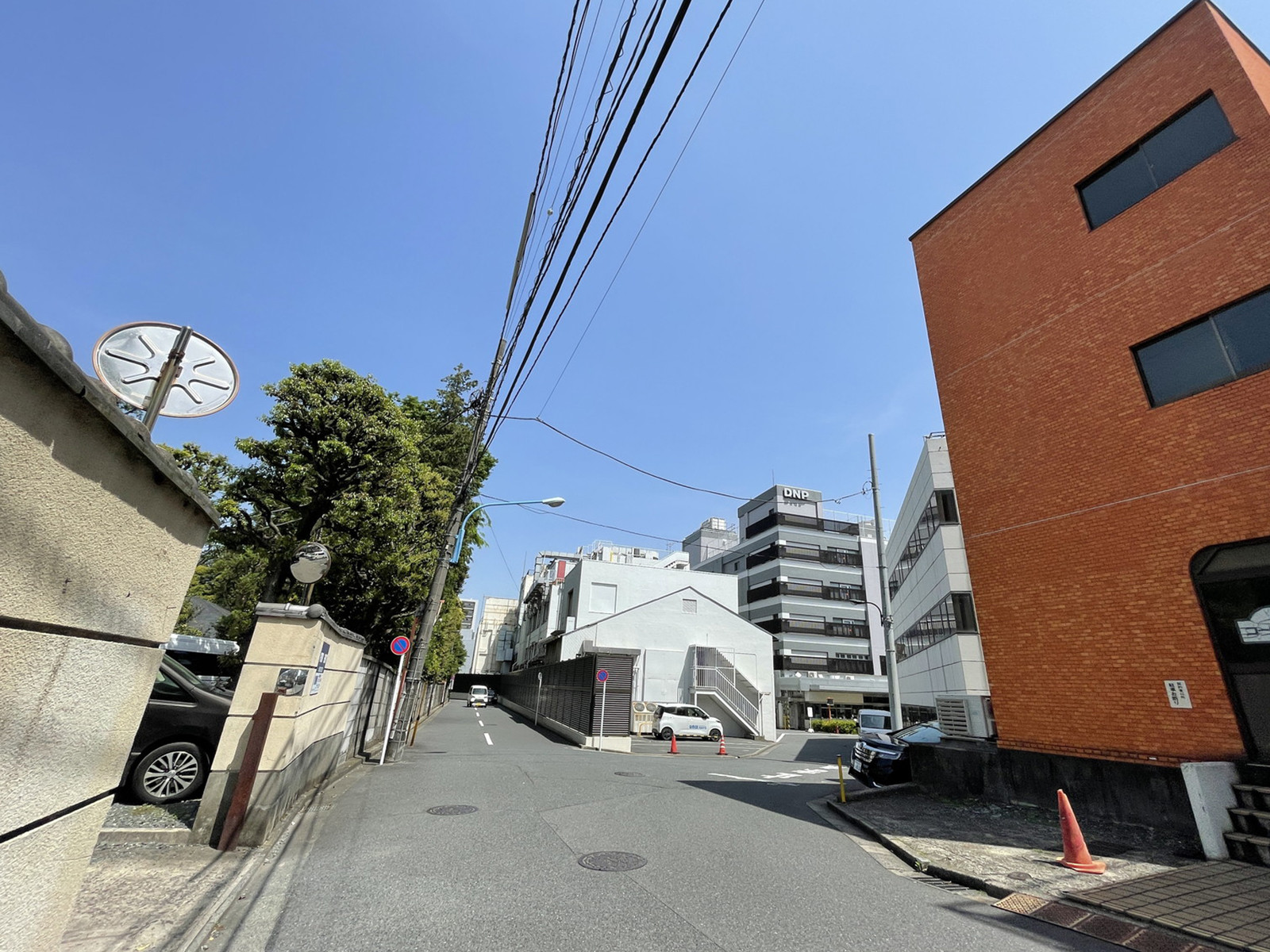 坂本ビル前面の通り