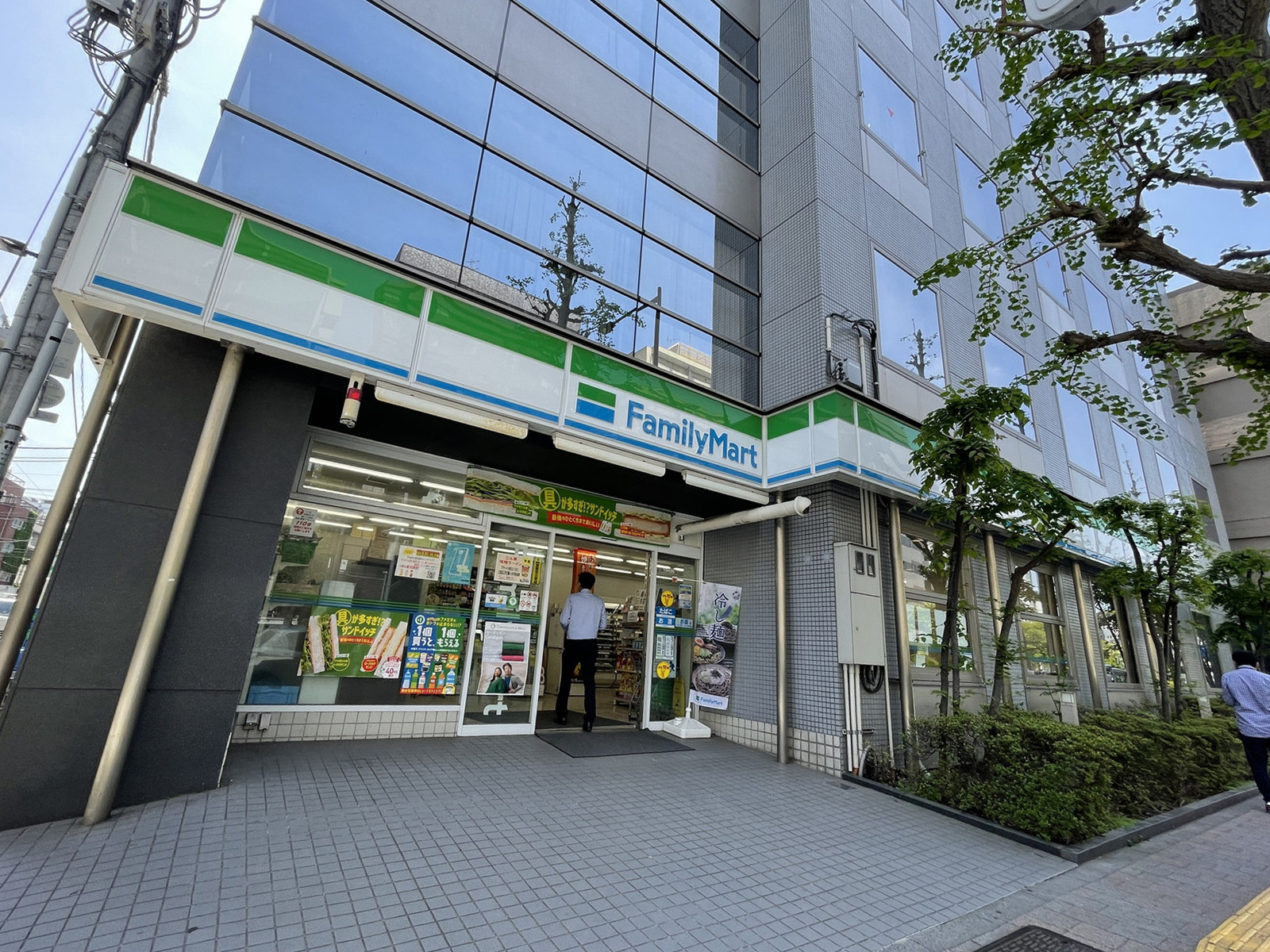 徒歩2分のファミリーマート江戸川橋駅西店