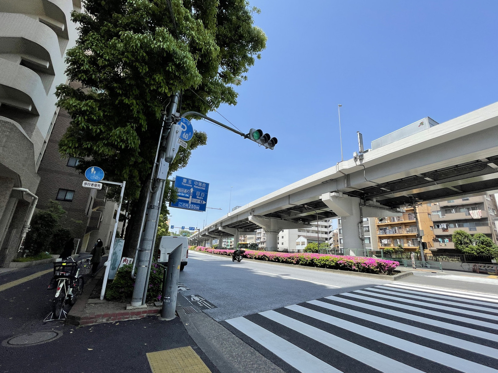 九條ビル前面の通り