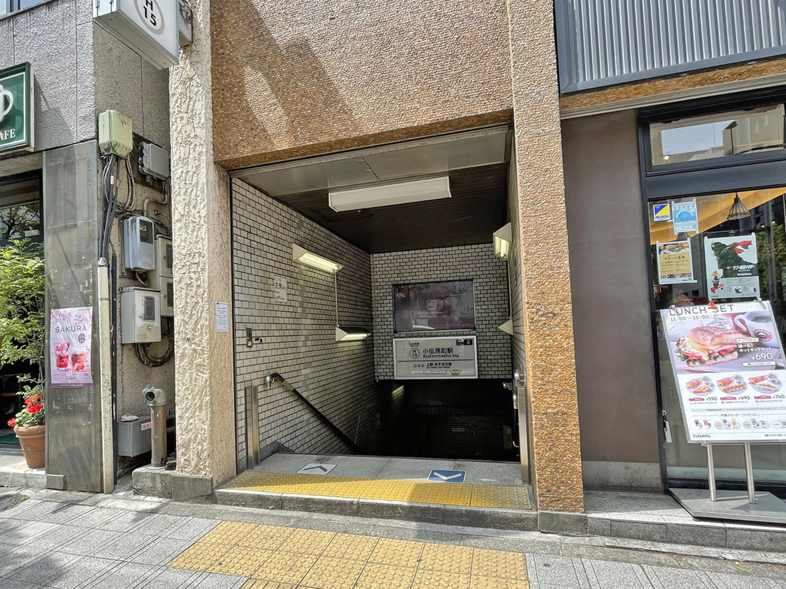 最寄りの「小伝馬町駅」