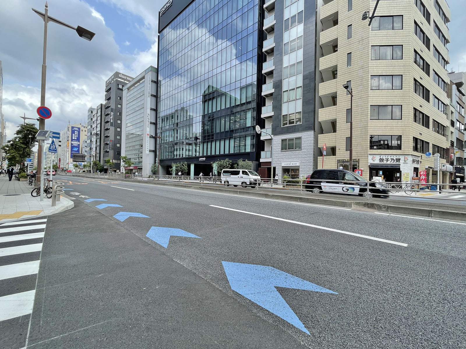 井門小伝馬町ビル前面の通り