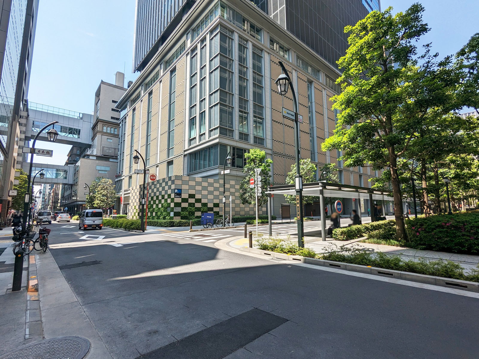L.Biz日本橋前面の通り