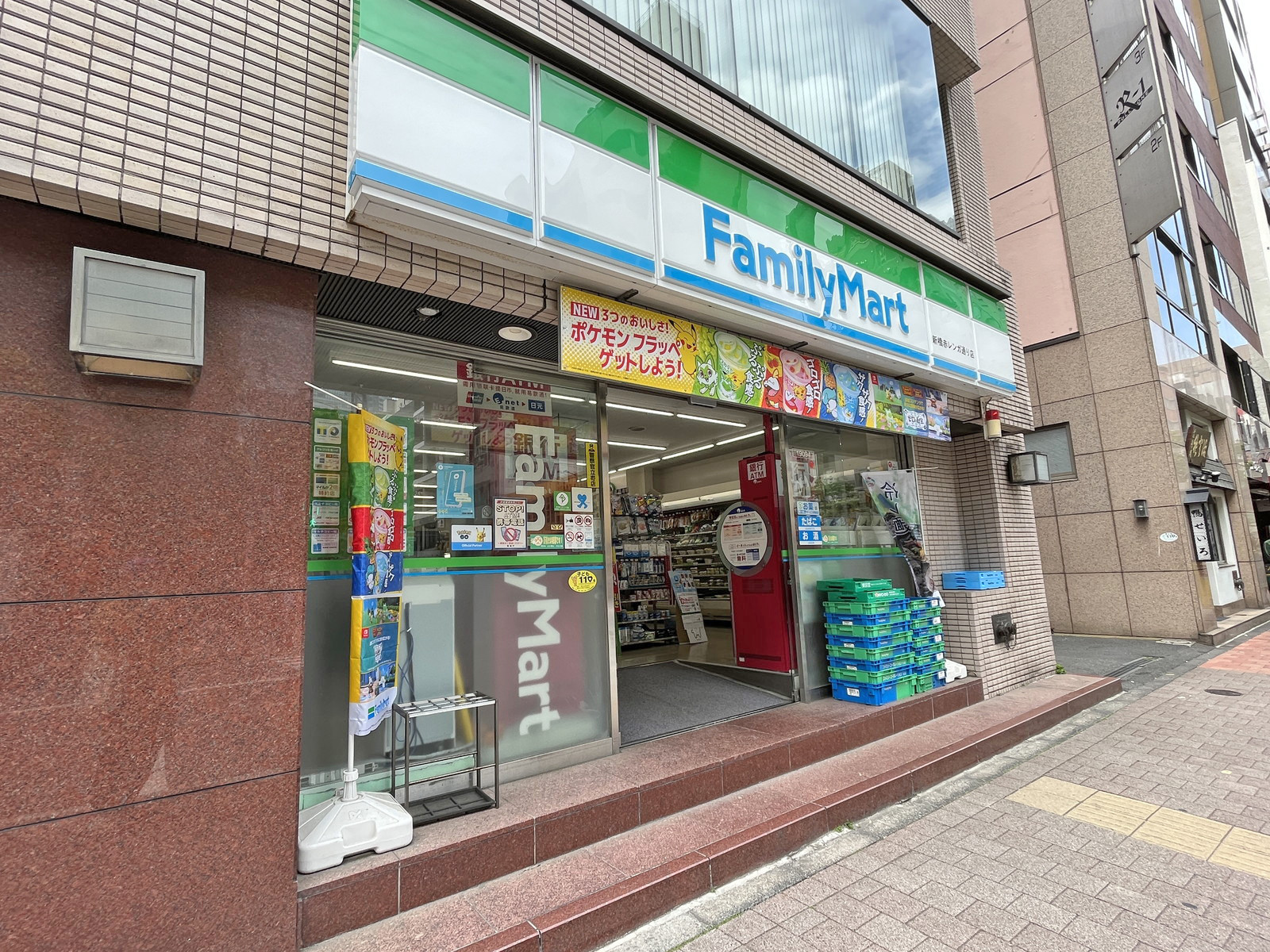 徒歩1分のファミリーマート新橋赤レンガ通り店