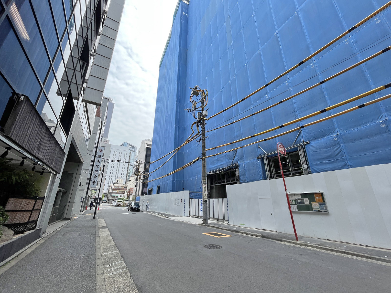 クレグラン新橋3前面通り