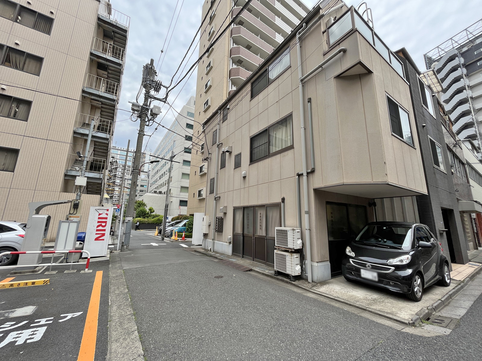 かにえビル前面通り