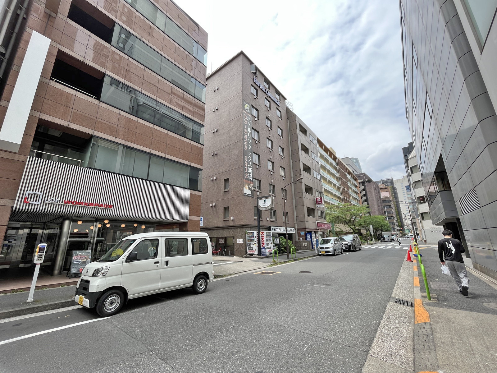 新橋パインビル前面通り