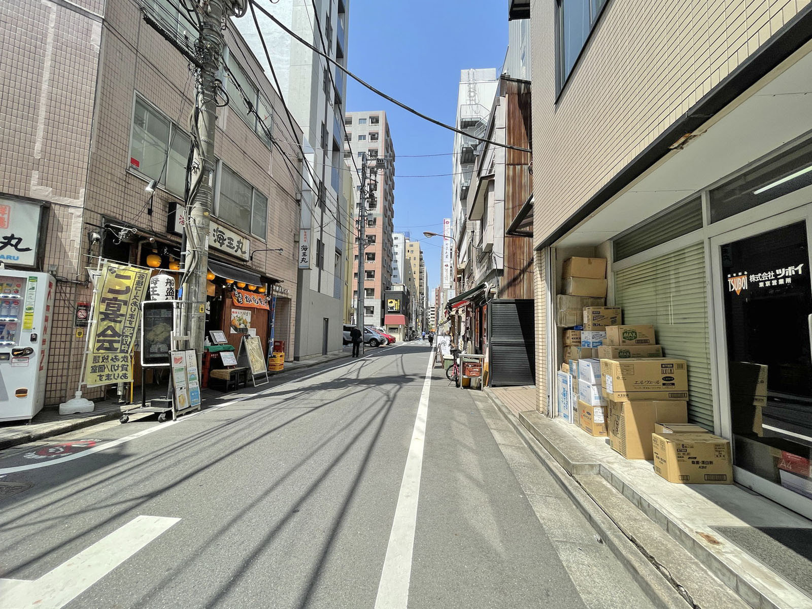 神田吉川ビル前面の通り