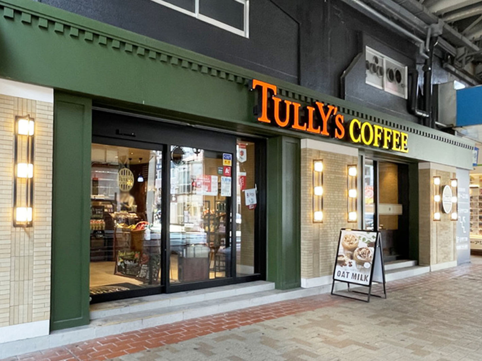 徒歩2分のタリーズコーヒー ピアザ神戸店