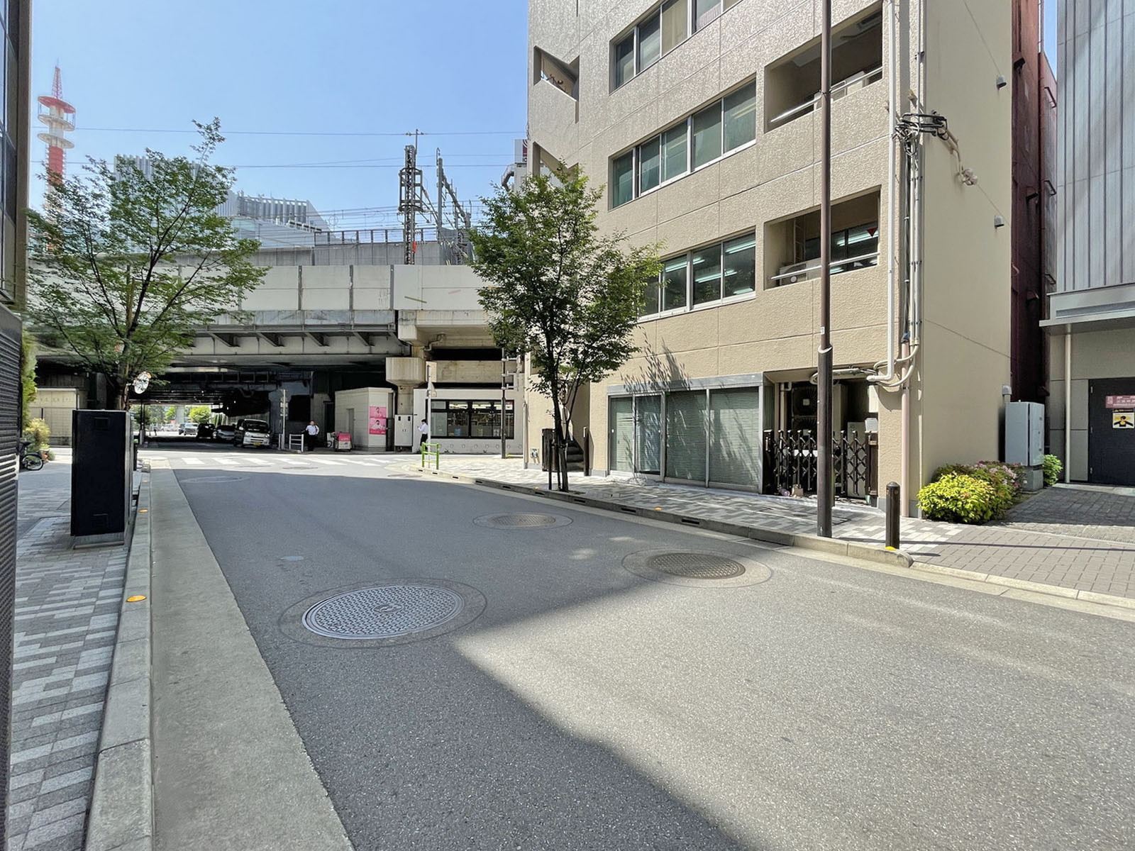 藤ビル前面の通り