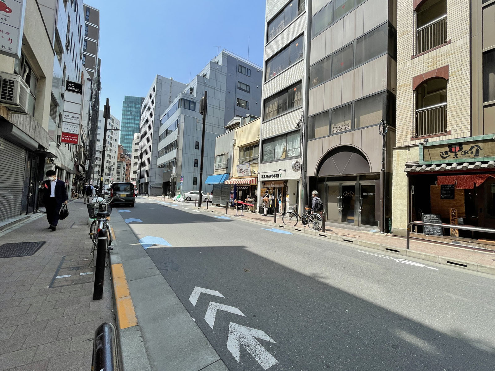 アーバンセンター神田司町前面の通り