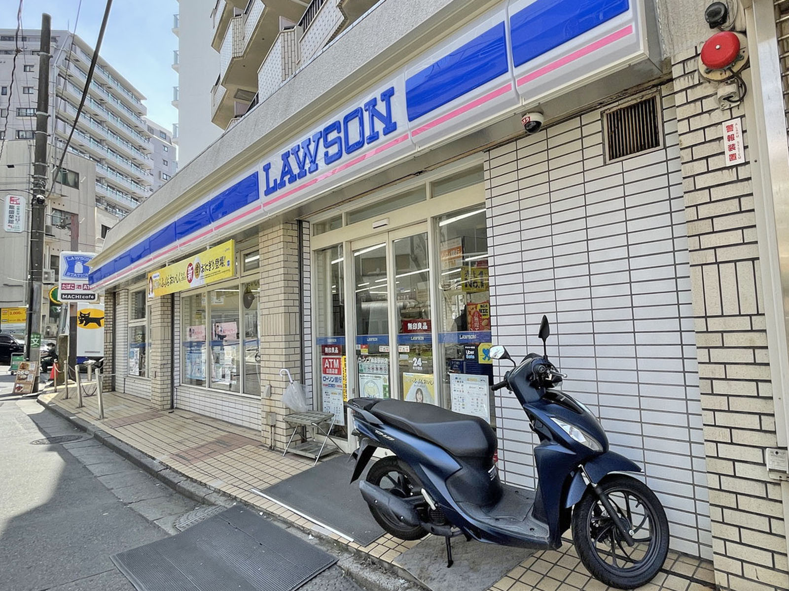 徒歩1分のローソン神泉駅前店