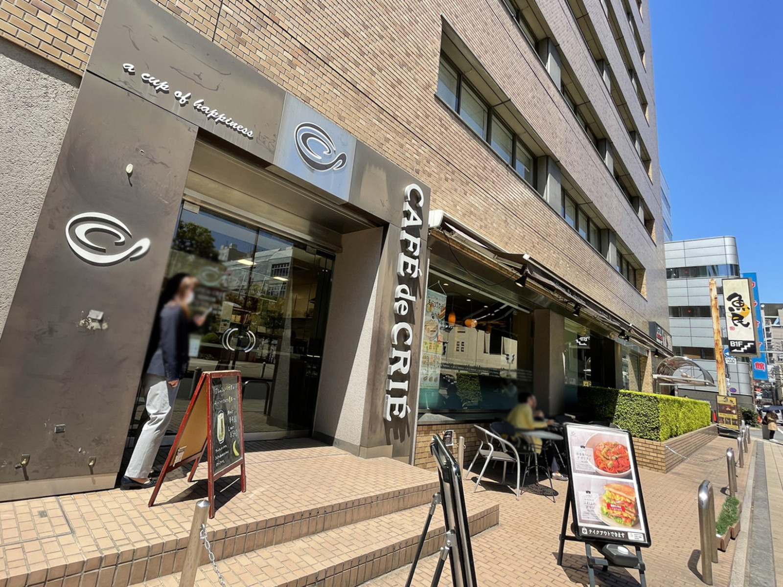 徒歩1分のカフェ・ド・クリエ 蒲田東口店