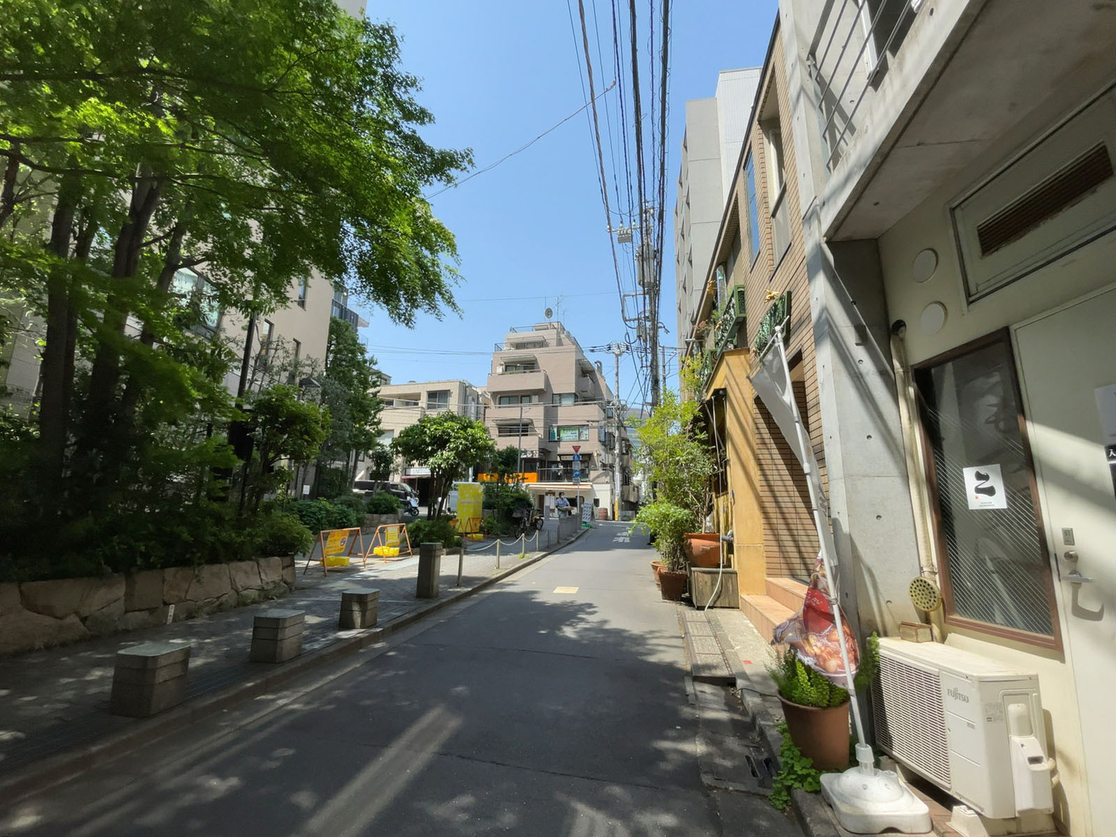 グラスコートエビス前面の通り