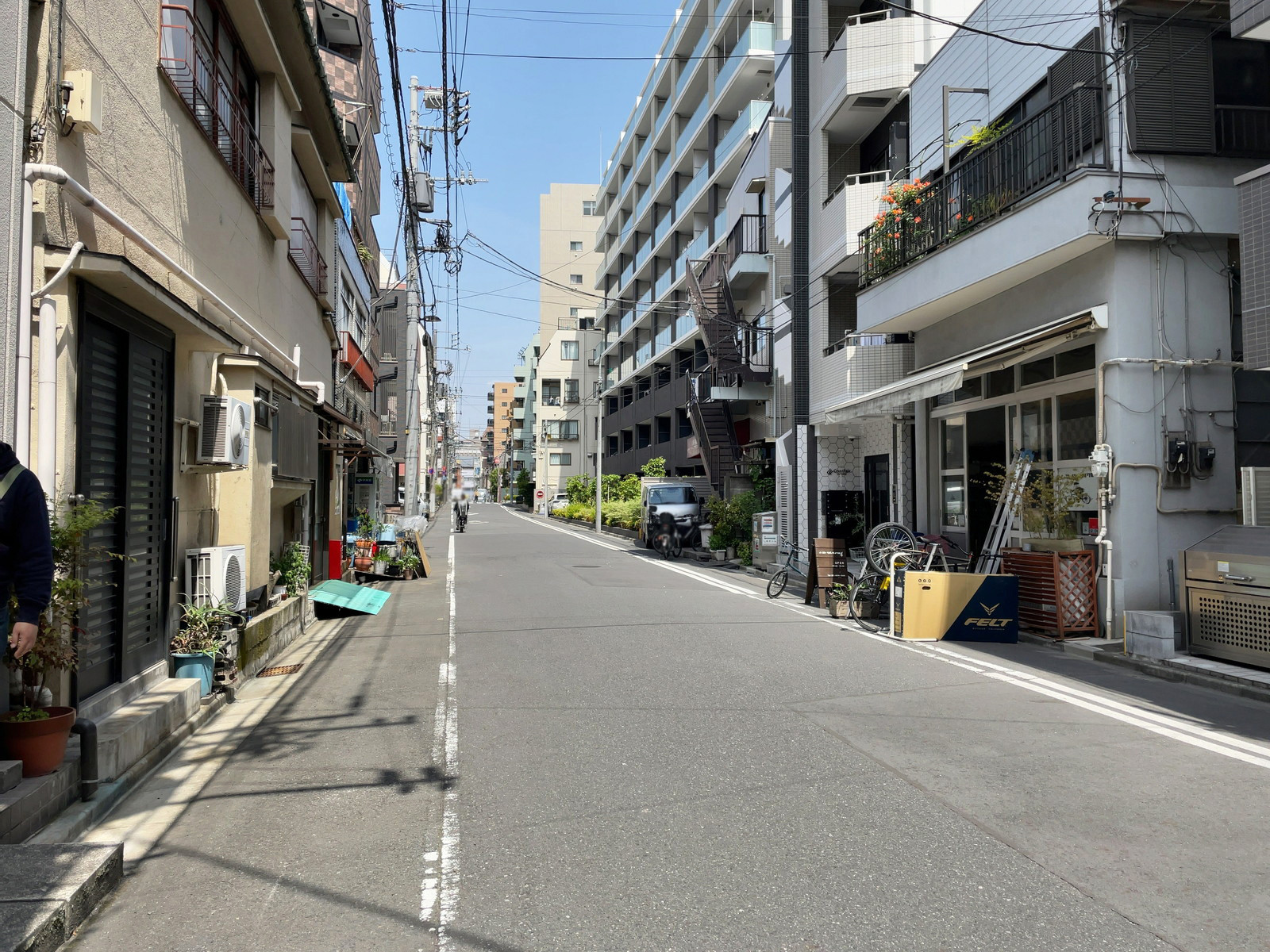 加藤ビル前面の通り