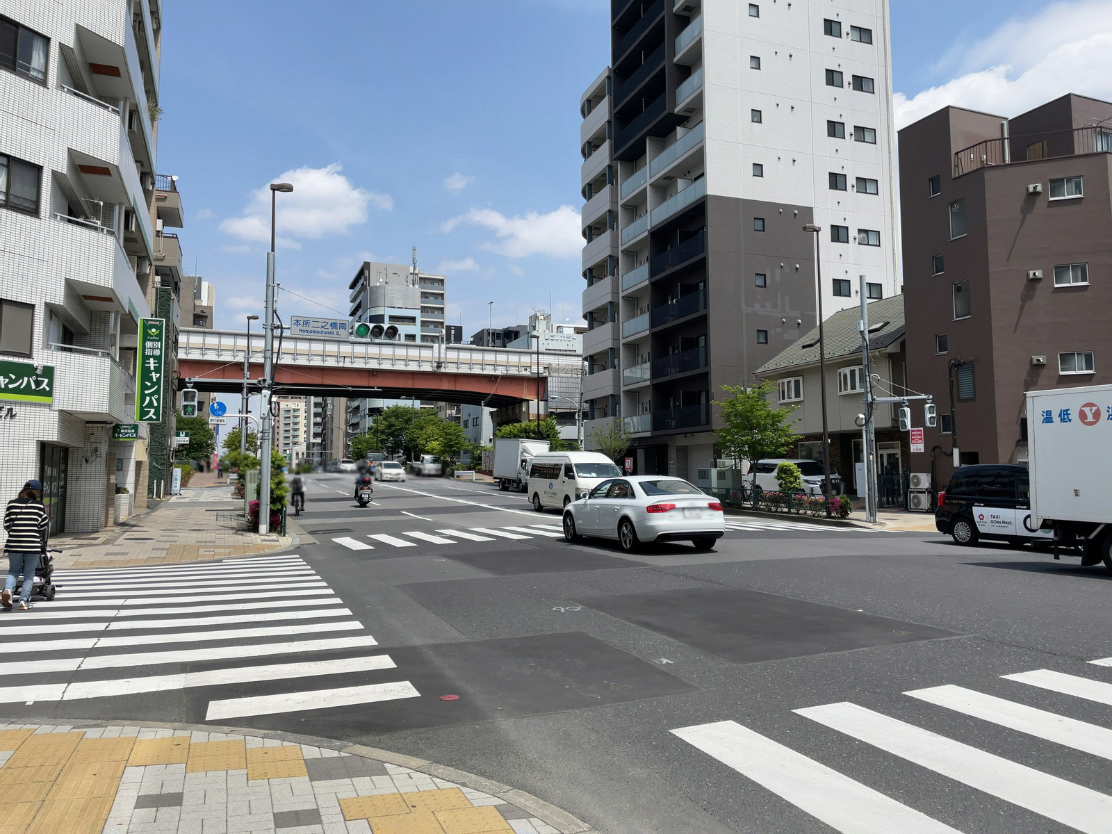 三高第二ビル前面の清澄通り