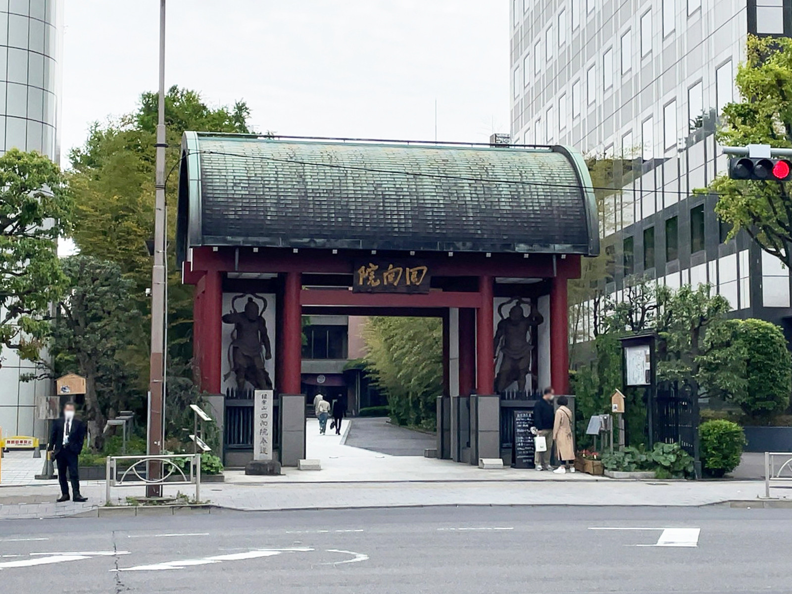 近くの両国回向院正門