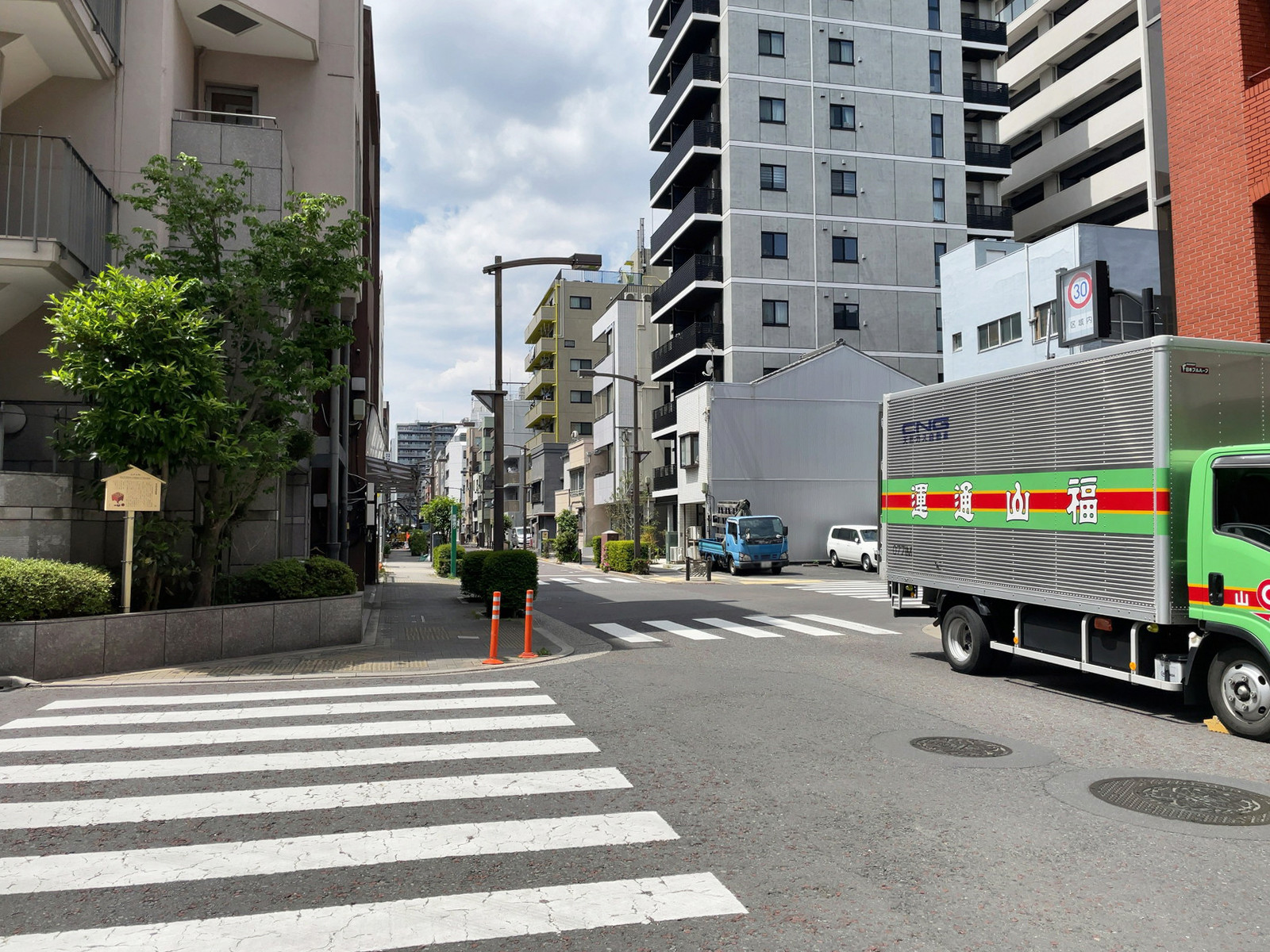パイオニアINN.前面の馬車通り