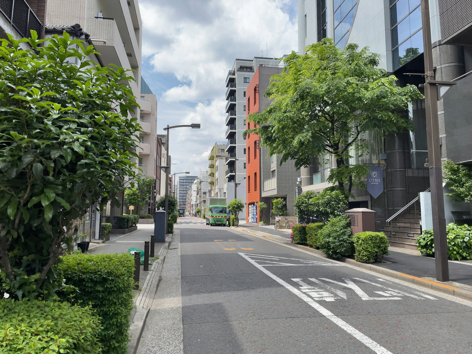 MYSビル前面の馬車通り