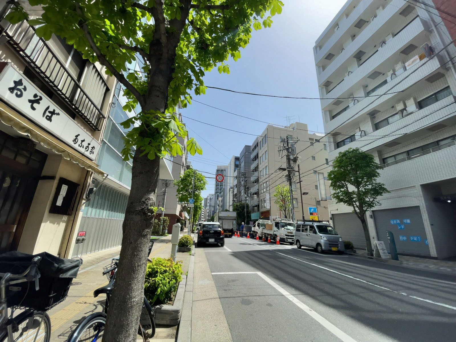 PIT‐INビル前面の通り