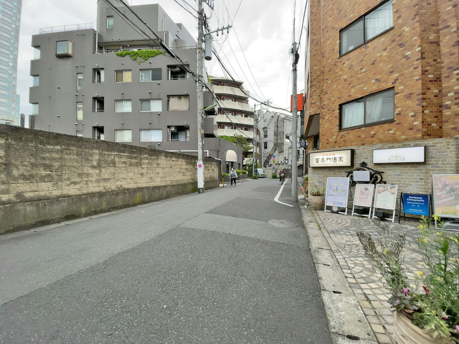 Y&Gビル前面の通り