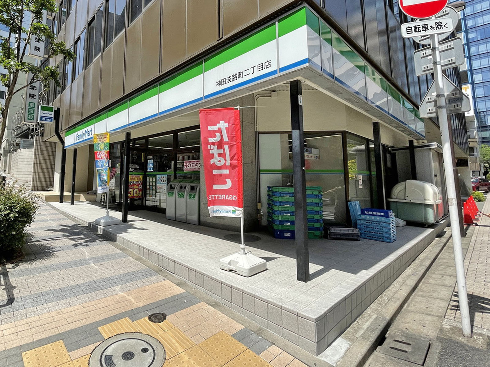 徒歩1分のファミリーマート神田淡路町2丁目店