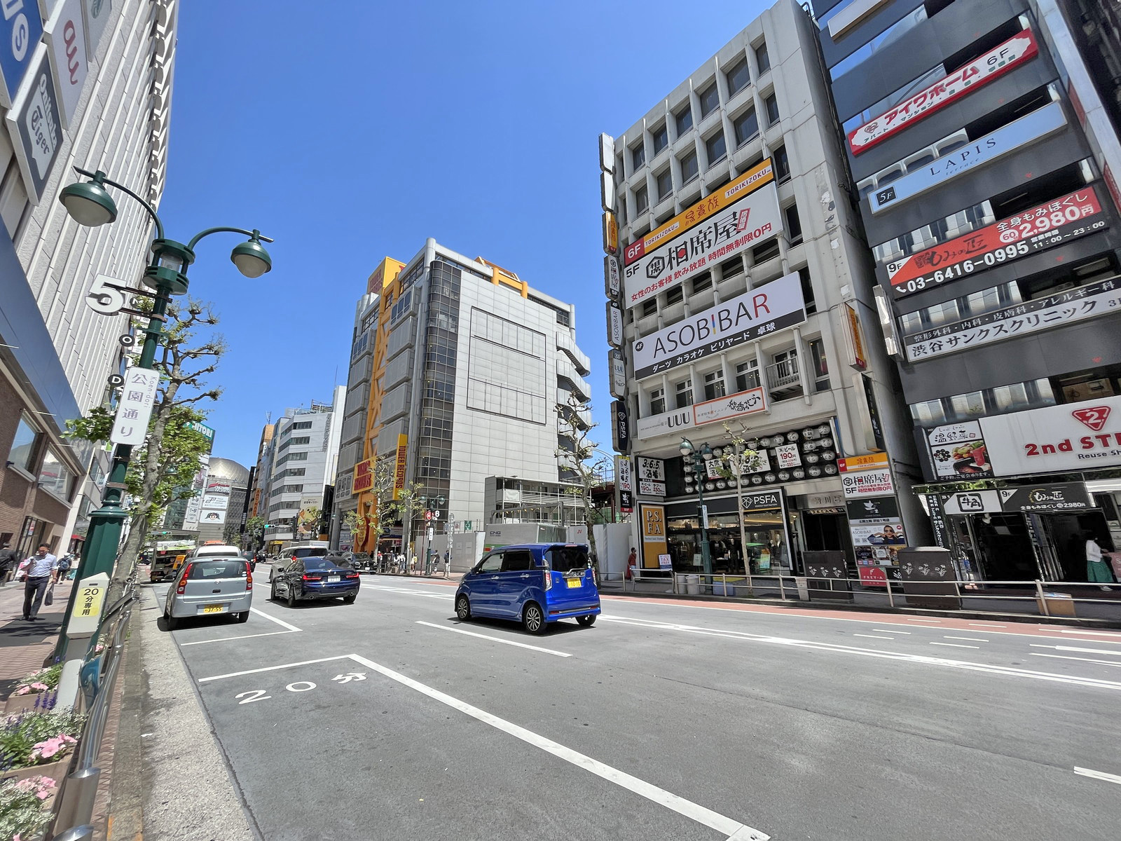 渋谷東日本ビル前面の神宮通り