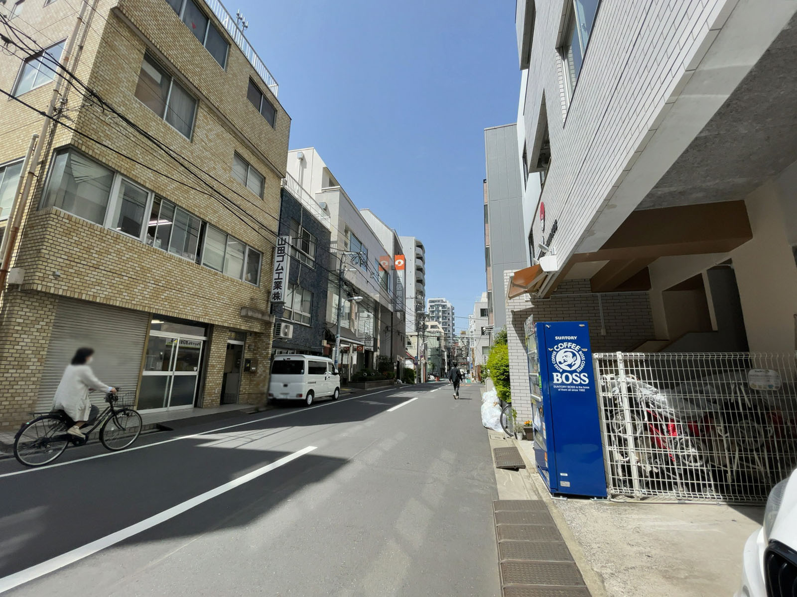 冨士ビル前面の通り