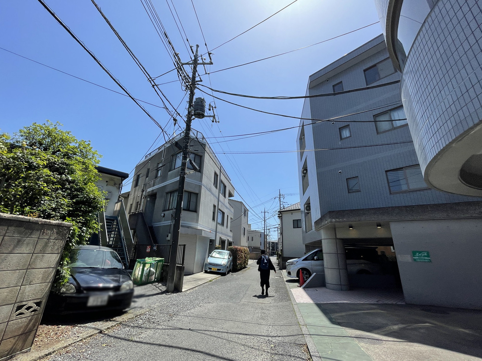 周辺は閑静な住宅街