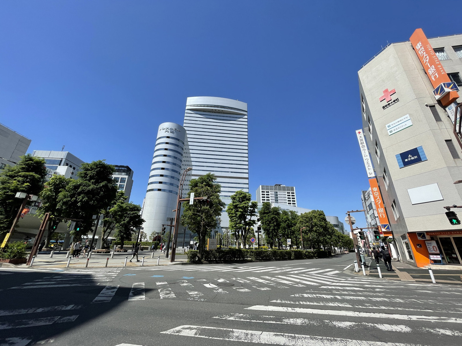 NYビル前面の通り