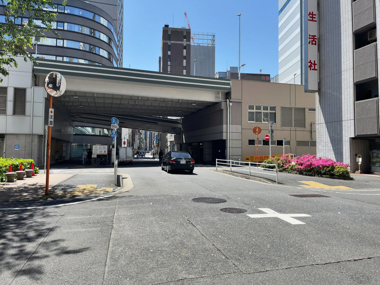 正栄ビル前面の通り