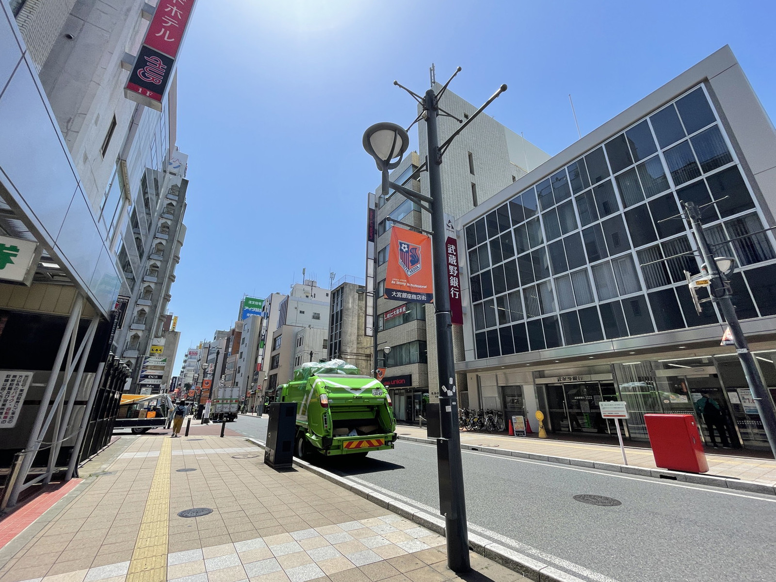 見留ビル前面の通り