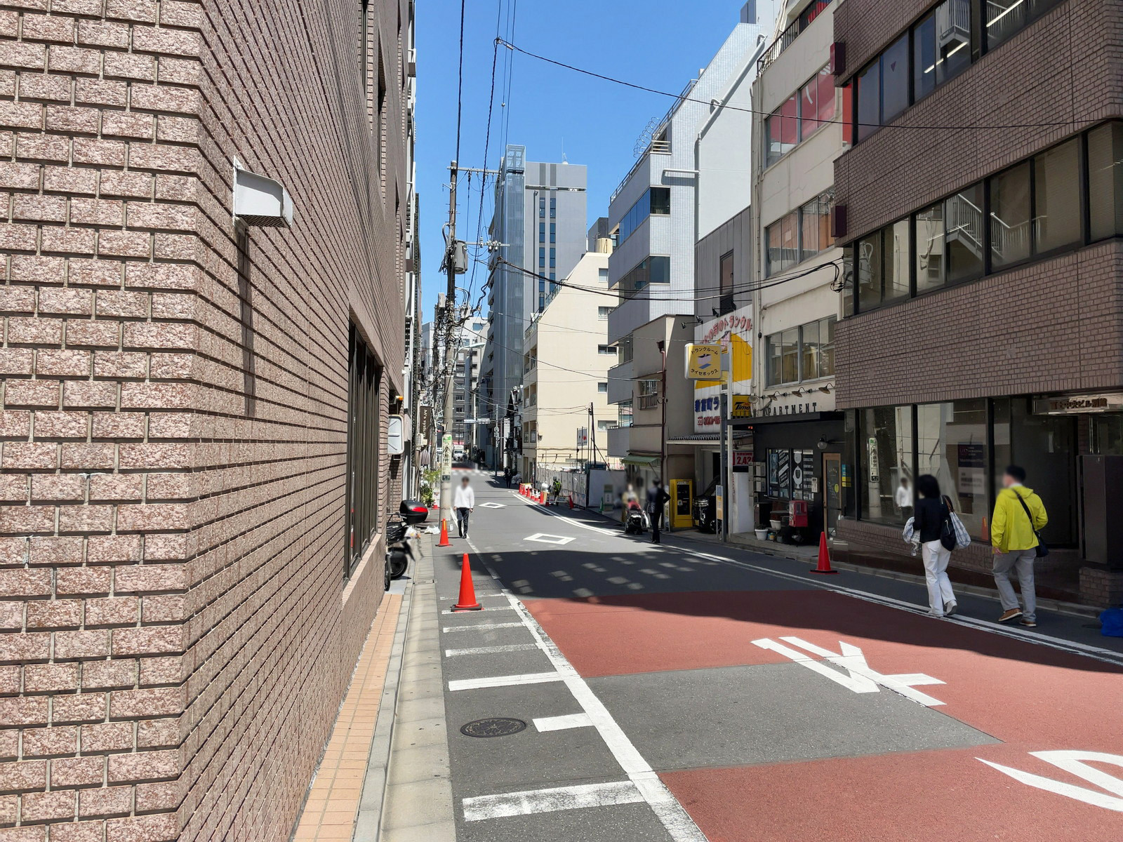 冨士中央ビル前面の通り