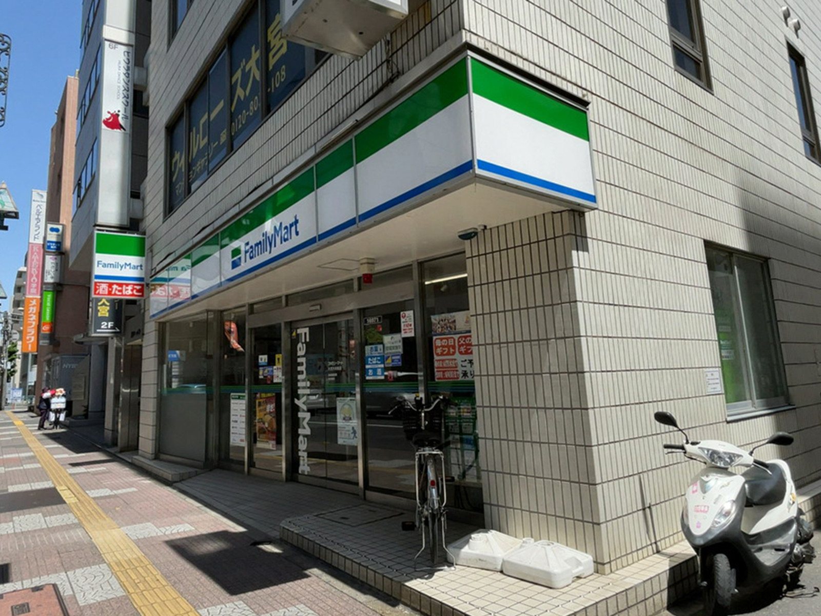 並びのファミリーマート 大宮大栄橋店