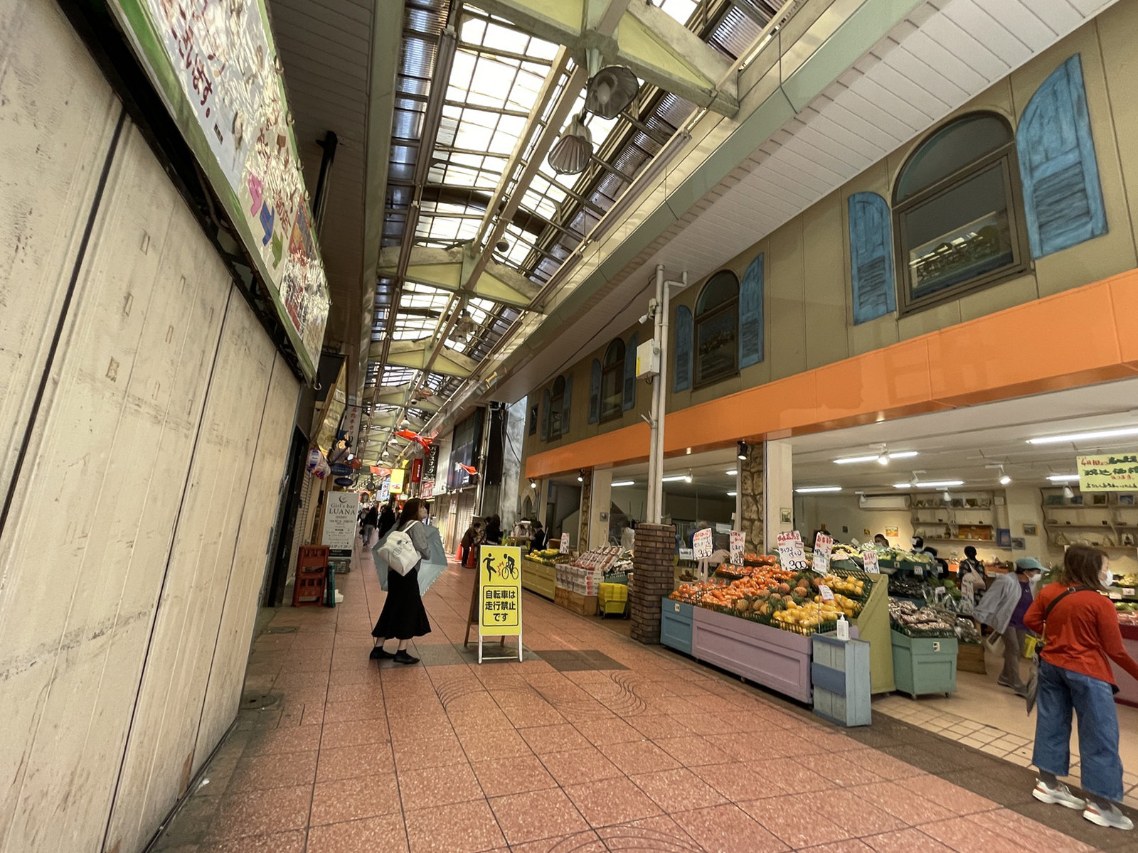 付近には飲食店が豊富な一番街が立地