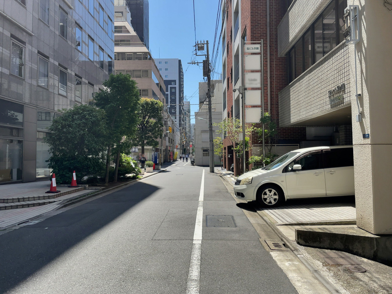 第6高輪ビル前面の通り