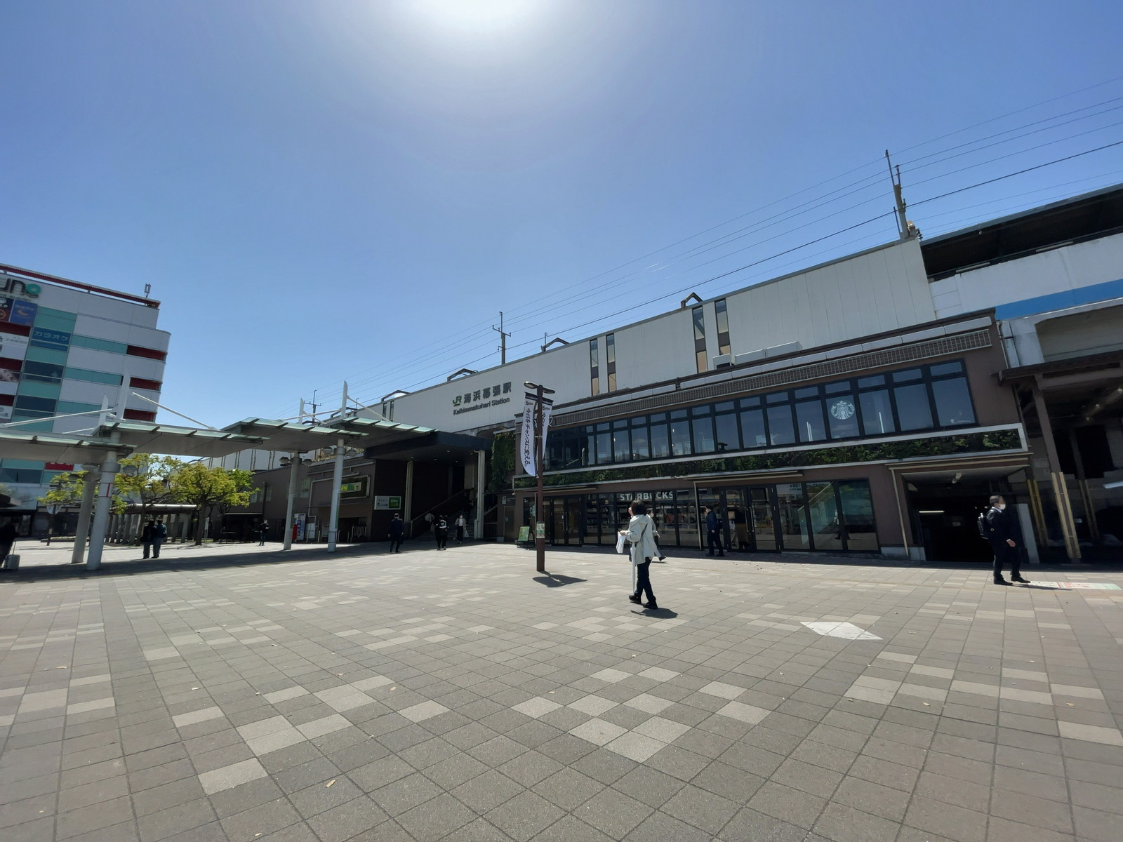 最寄りの「海浜幕張駅」