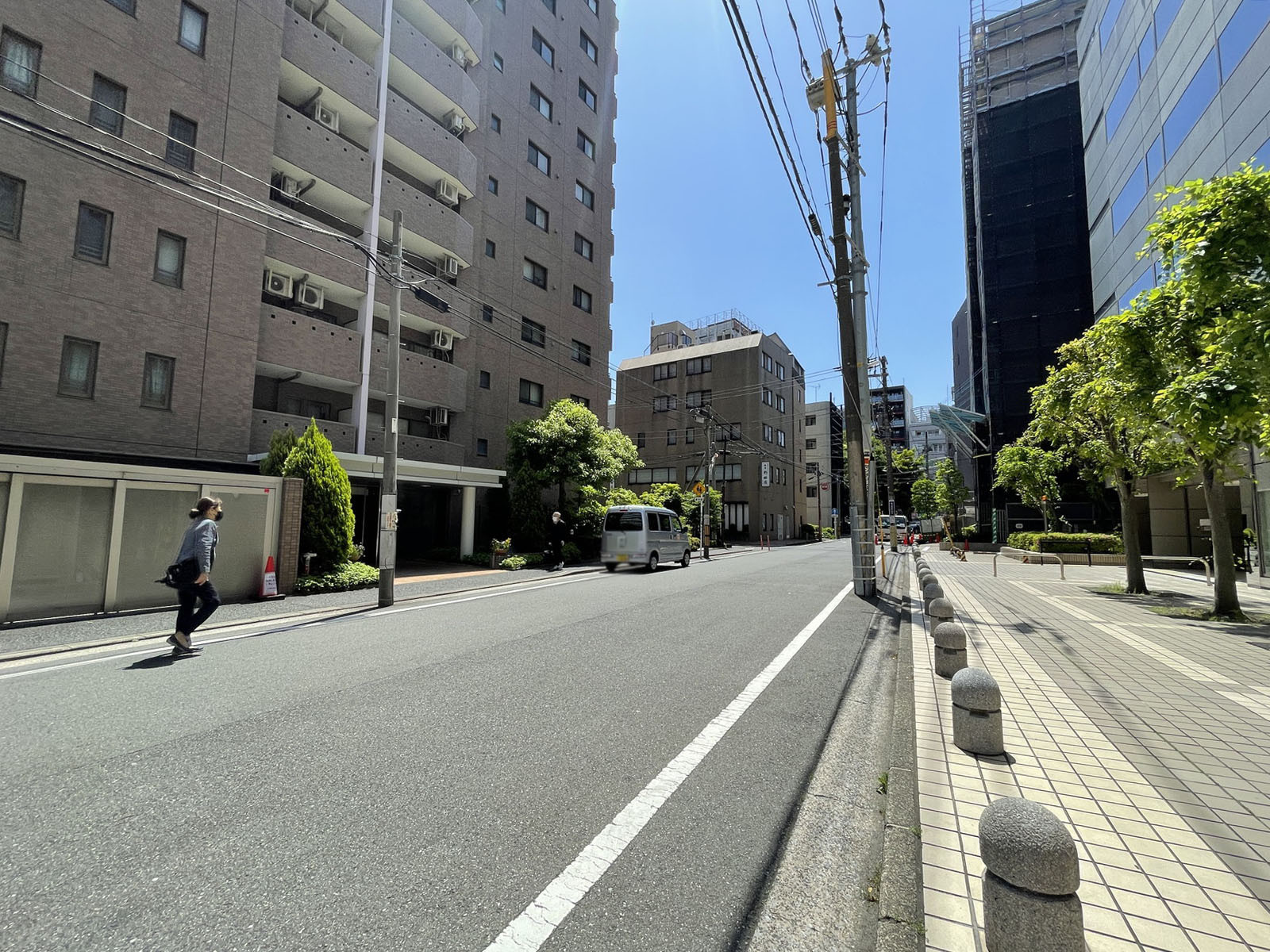 横浜ウエストサイドビル前面の通り