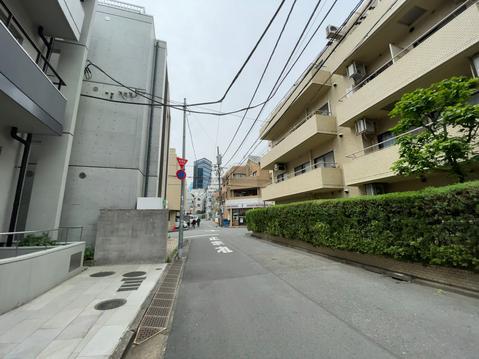 Grand Story 千駄ヶ谷3前面の通り