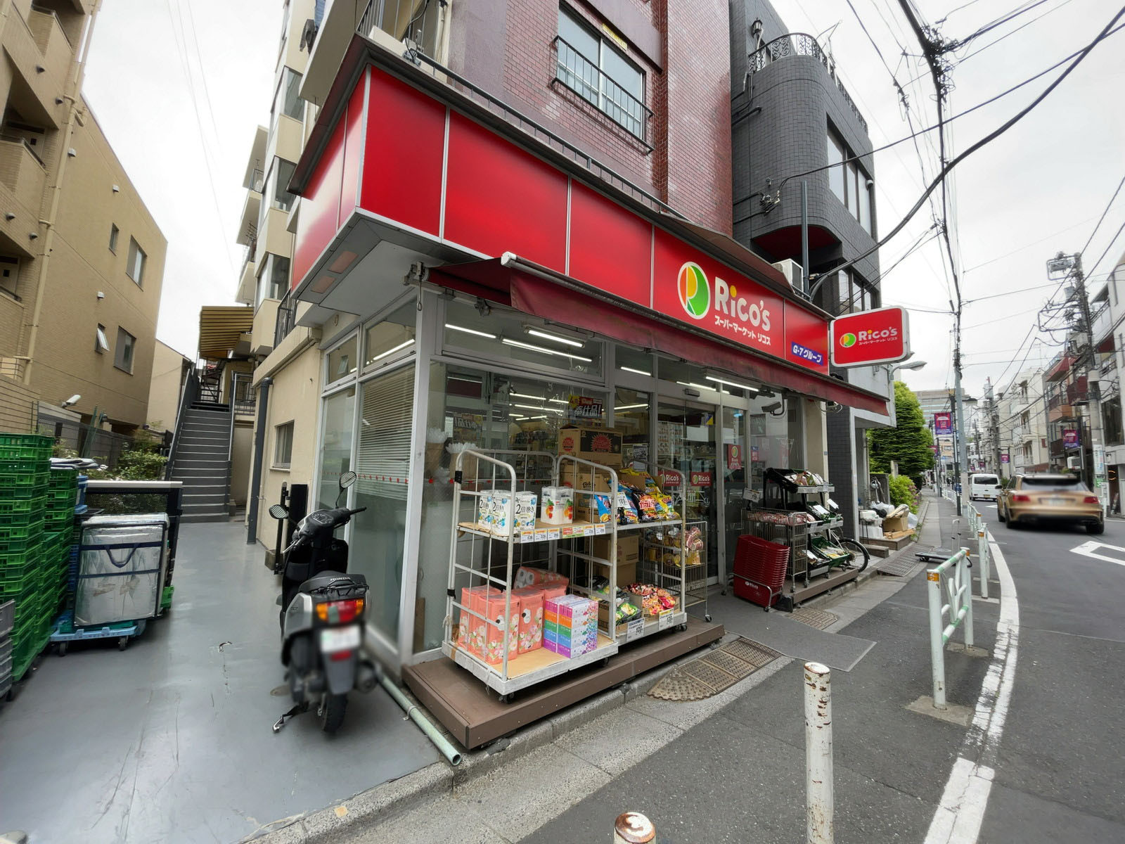徒歩2分のスーパーマーケット リコス 千駄ヶ谷1丁目店