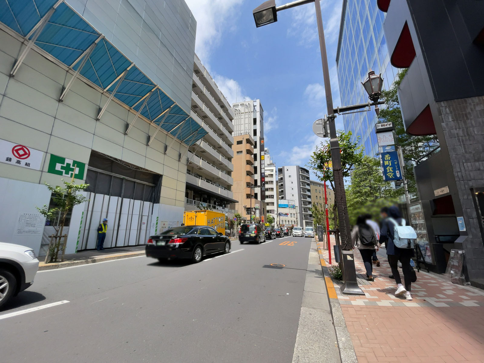 CIRCLES市ヶ谷前面の日本テレビ通り