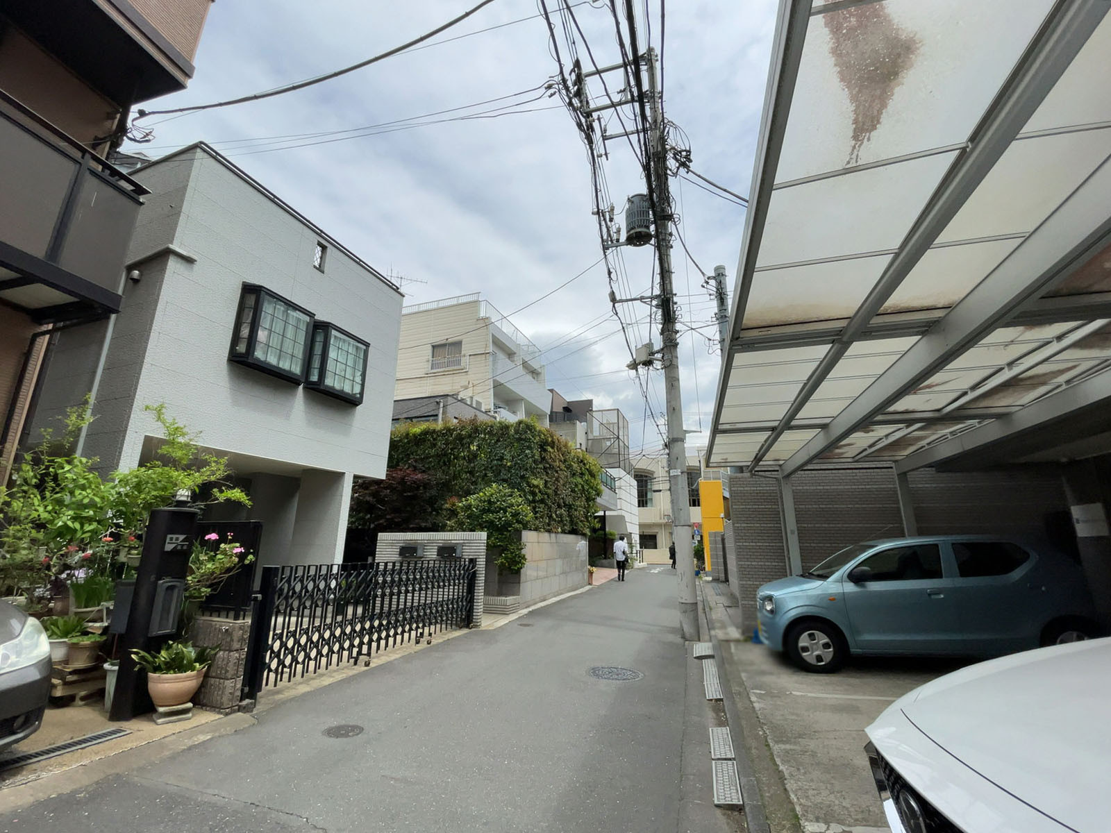 リッツ外苑前面の通り